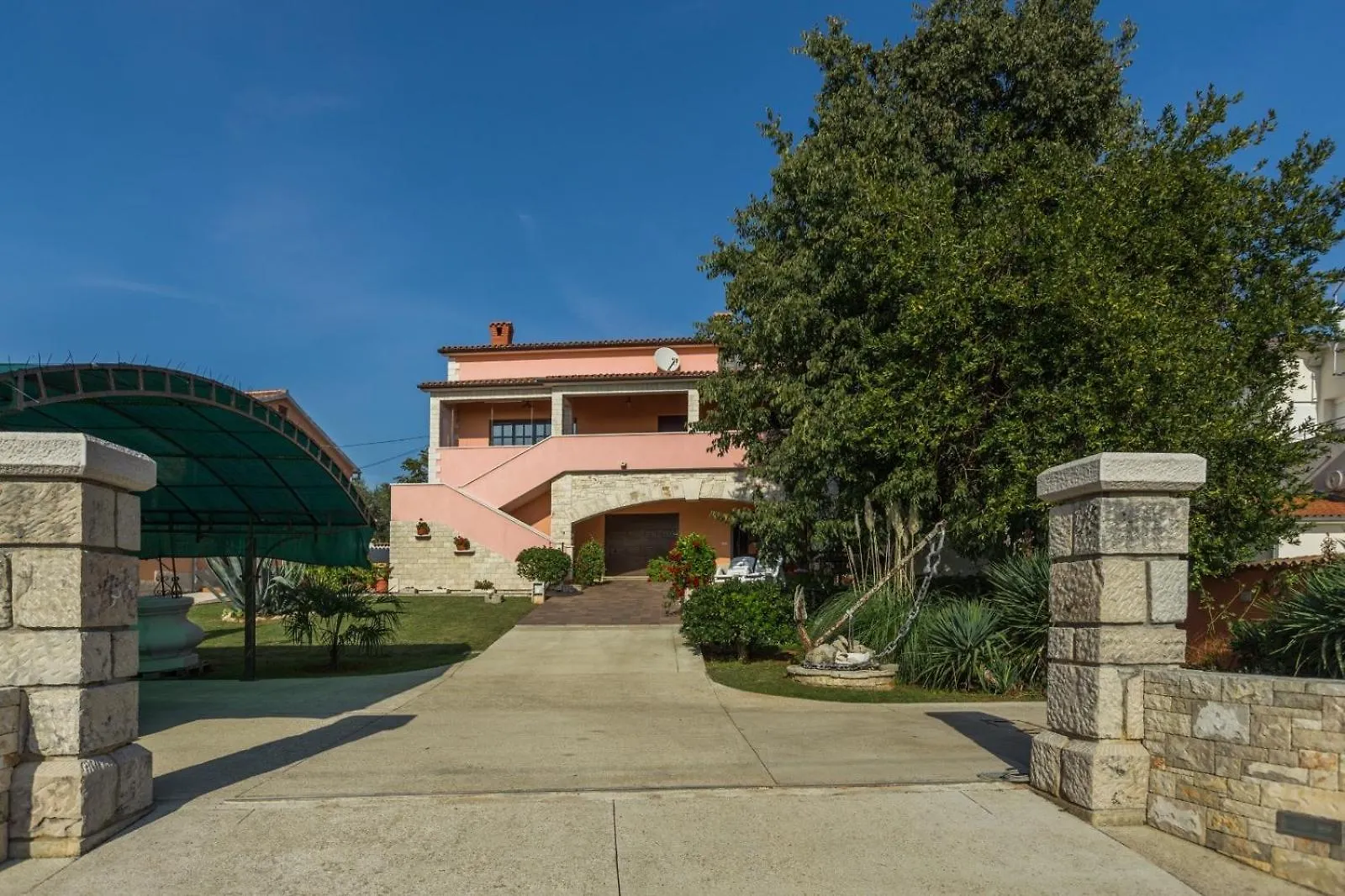 Apartment Damjan Kastelir Croatia