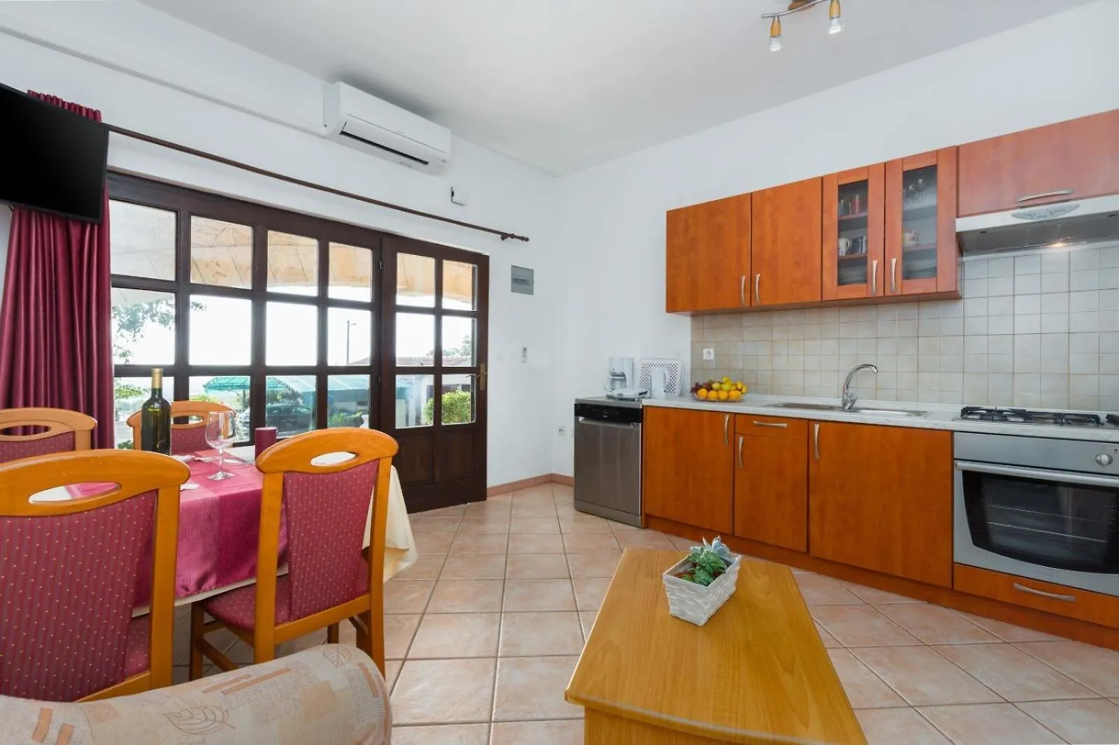 Apartment Damjan Kastelir 0*,  Croatia